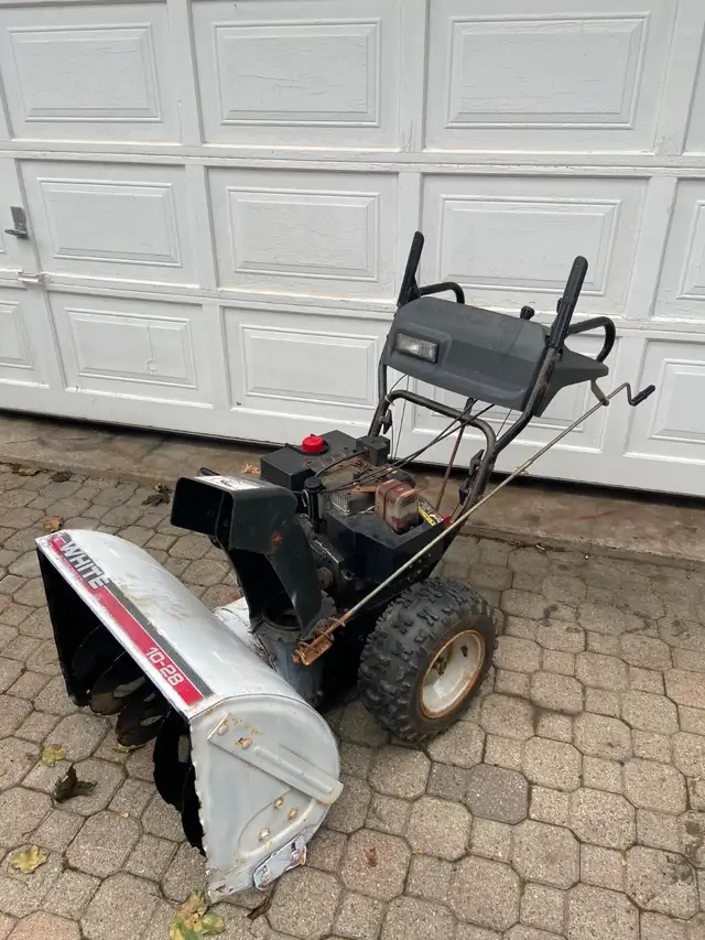 White Outdoor 10 HP / 28" 2-Stage Heavy-Duty Snowblower in Snowblowers in Mississauga / Peel Region - Image 2