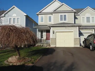 3 Bed end unit Town House in port union Scarborough