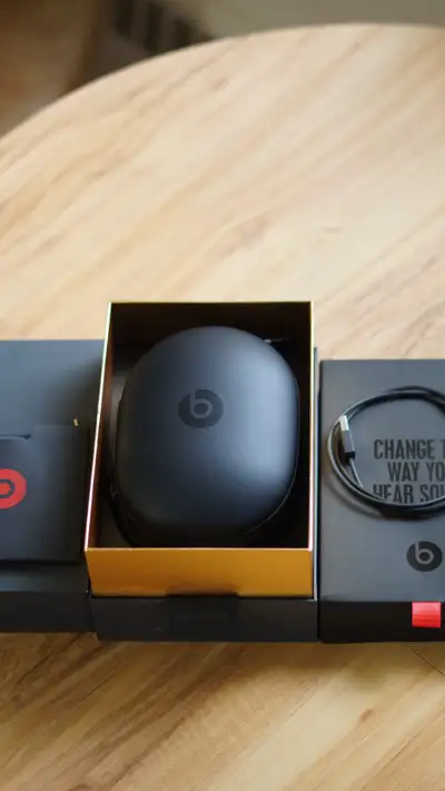 Beats Studio3 Wireless Headphones – Great Condition!, View more