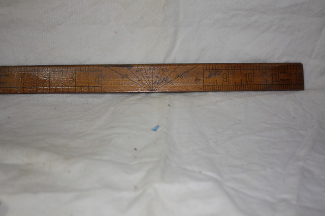 2 Vintage Wooden Rulers dans Art et objets de collection  à Longueuil/Rive Sud - Image 2