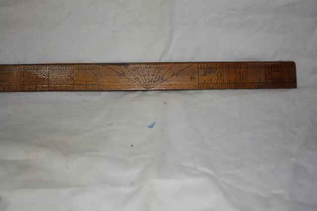 2 Vintage Wooden Rulers in Arts & Collectibles in Longueuil / South Shore - Image 3