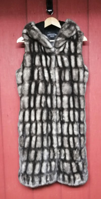 DONNA SALYERS FABULOUS FURS 3/4 Length Hooded Faux Fur Vest