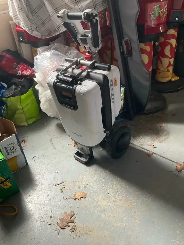 Moving Life ATTO Mobility Scooter Splits into 2