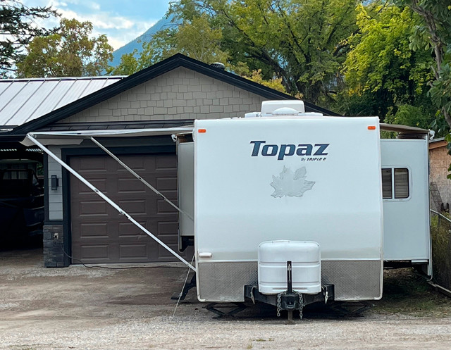 32ft Trailer Topaz by Triple e in Travel Trailers & Campers in Cranbrook - Image 2