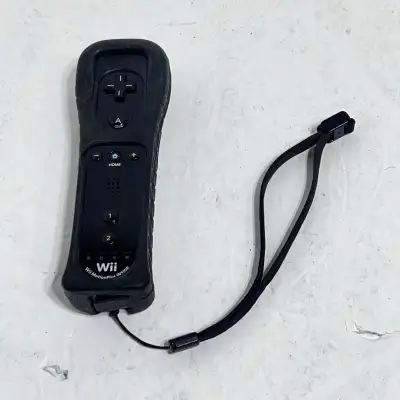 Get ready to level up your gaming experience with this used Nintendo Wii Remote! The Wii Remote is i...