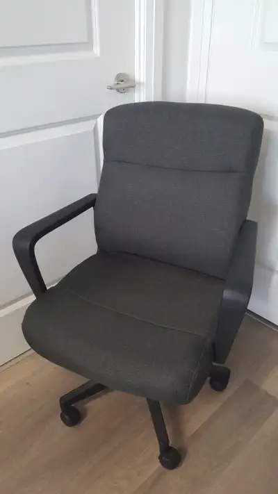 Staples: Thick Cushion Office Chair, View more