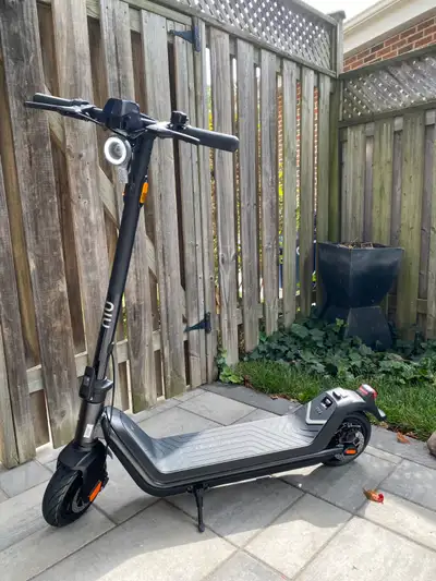 NIU KQi3 PRO E-SCOOTER -  low mileage only 22 km, View more