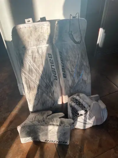 VAPOR BAUER HYPERLITE SENIOR GOALIE PADS, BLOCKER AND TRAPPER, View more