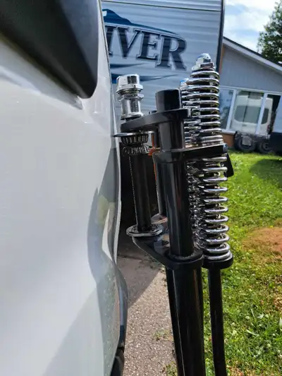 Springer forks 16 over Black and chrome