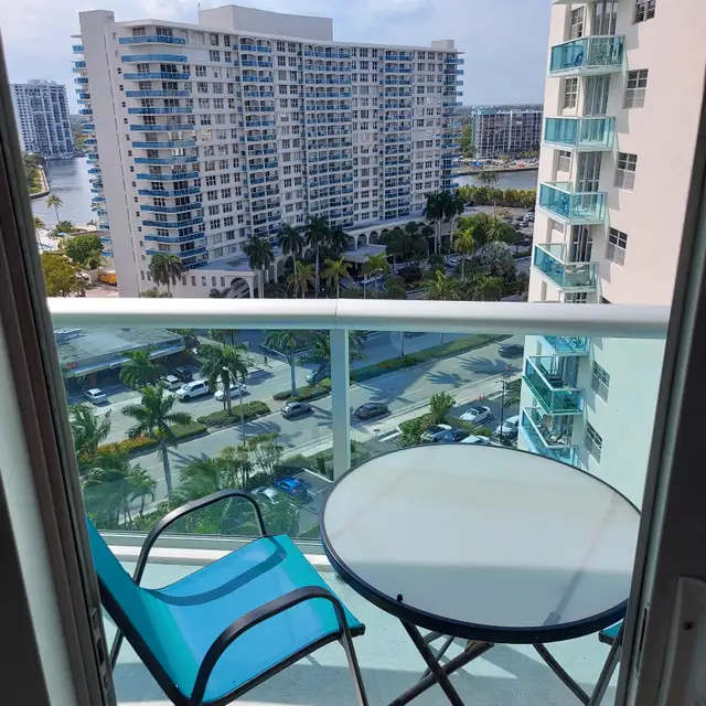Lovely Condo on Beach - Hollywood in Florida in Canada - Image 3