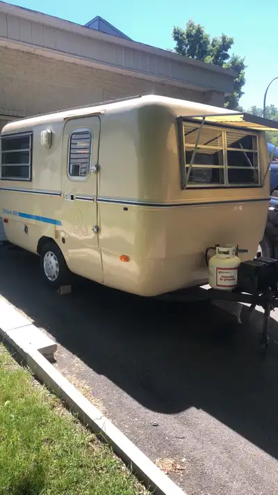 RECHERCHE ROULOTTE TRILLIUM BOLER CADET SCAMP CASITA UHAUL AIRSTREAM BIGFOOT PEU IMPORTE LA CONDITIO...
