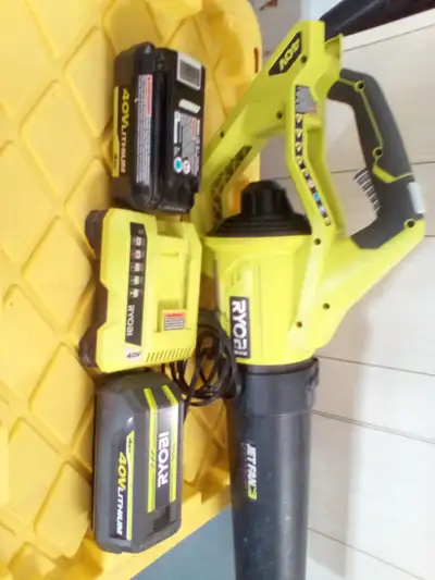 Ryobi Leaf/Snow blower comes with 2 - 4ah batteries and charger Has the Jetfan technology
