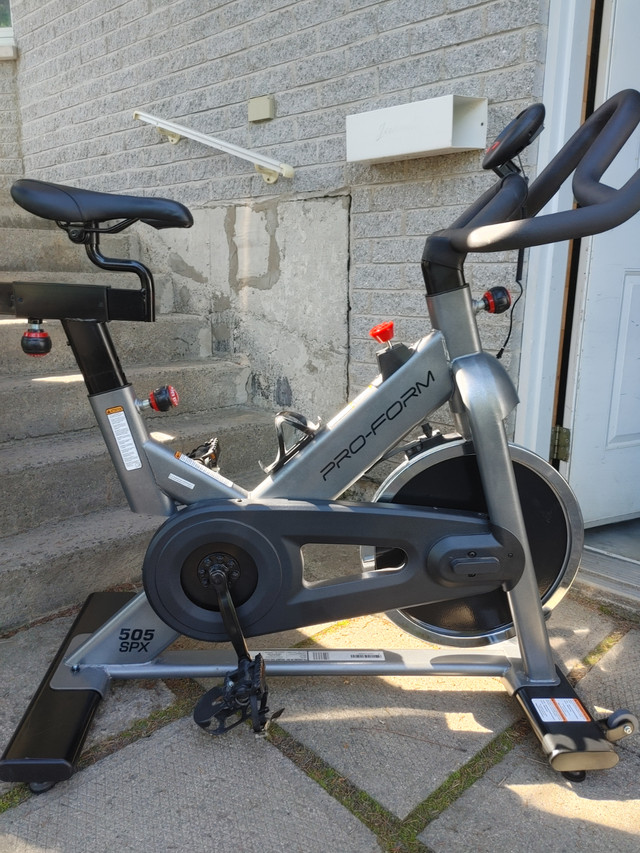 Spinning pro form 505 spx...300$ ferme pas négociable dans Appareils d'exercice domestique  à Longueuil/Rive Sud - Image 4
