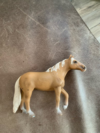 Schleich Palomino Stallion Retired Horse Figurine 2006 toy