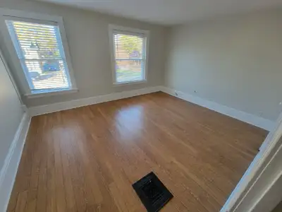 One bedroom apartment in quite safe 4 plex. All extremely quiet, mature tenants. Non-smoking. Suitab...