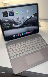 ipad Pro 12.9 512GB with keyboard and apple pen