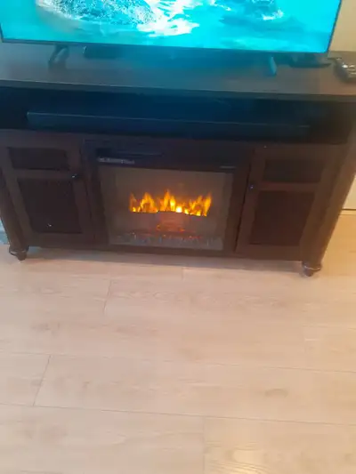 Très bon foyer en bois ,fonctionne très bien.