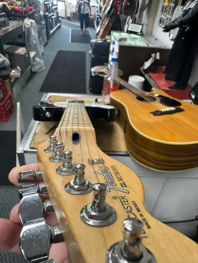 LEFT HANDED Fender MIM telecaster sunburst in Guitars in Oakville / Halton Region - Image 6