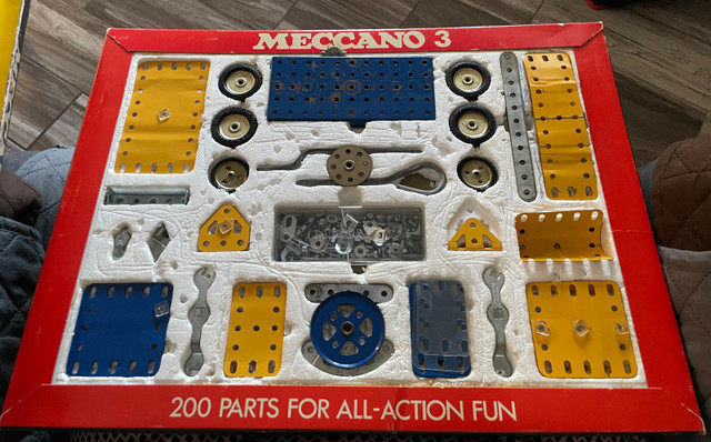 Meccano construction set 3 ; 1976 in Toys & Games in North Bay - Image 4
