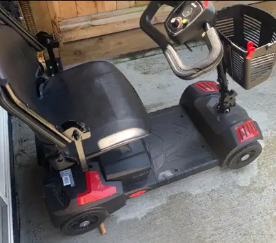 Drive Scout 4 wheel great condition. Comes with manual, battery & charging plug. & blue changeable p...
