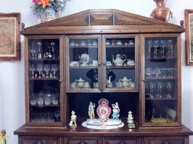 VAISSELIER ANTIQUE / VINTAGE CHINA CABINET in Hutches & Display Cabinets in City of Montréal - Image 3