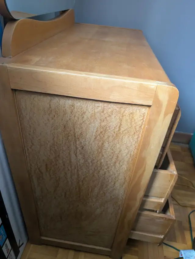 Meuble avec miroir in Dressers & Wardrobes in Laurentides - Image 4