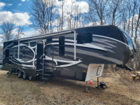 2011 Keyston Fuzion Fz400 Toyhauler