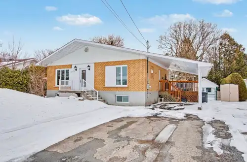 Grand 5 1/2 sur 2 étages à louer | Mirabel / Saint-Augustin Disponible le 1er août | 2 295 $ *Photos...