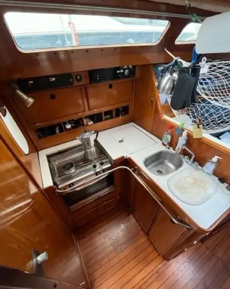 Sailboat Jeanneau Sun Fizz 1985 in Sailboats in Laval / North Shore - Image 4