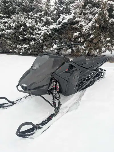 Complete lightweight mod sled for sale with all original parts. 300 miles. Never hauled on a sled de...