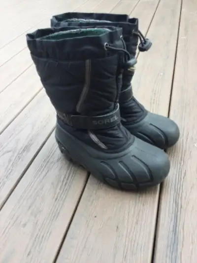 Sorel winter boots kid size3, View more