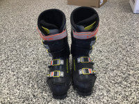 Adult lange ski boots size unknown fits an approximate woman's