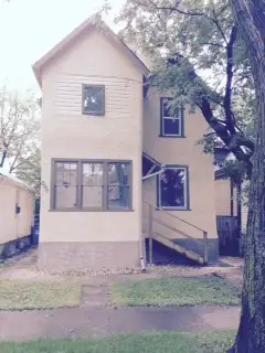 3 BR suite in duplexed character home in the beautiful and quiet Earl Grey neighbourhood. Suite is v...