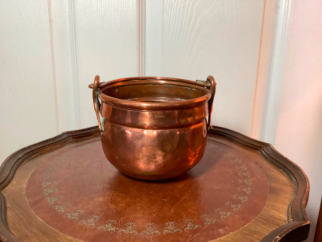 Vintage Copper Pot/Vase with a Handle  in Home Décor & Accents in Belleville - Image 2