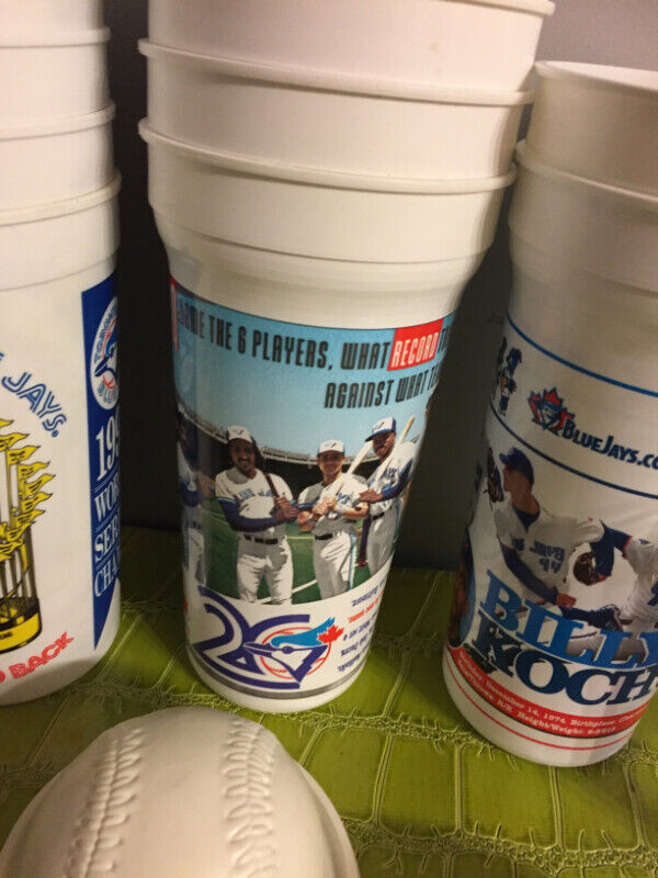 LOT OF #13 VINTAGE 1980S & 1990s TORONTO BLUE JAYS PLASTIC CUPS in Arts & Collectibles in City of Toronto - Image 4