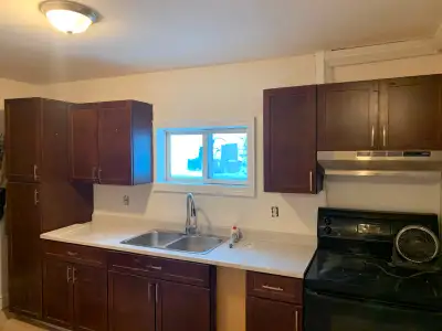 $1000/MONTH BACHELOR BRADFORD