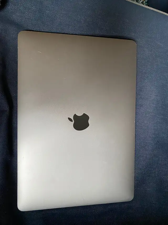 MacBook Air (Retina, 13-inch, 2019) Space gray w/ charger in Laptops in Peterborough - Image 4