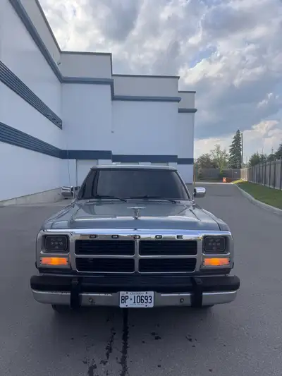 1992 Dodge d250 in quite good shape. Has 260000km on it. Has cummins 5.9 12valve. New transmission 4...