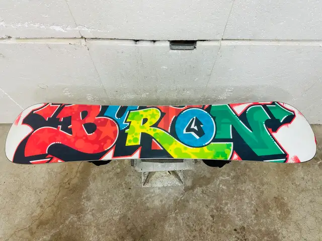 Burton snowboard 130 cm with Burton S/M bindings in Snowboard in Markham / York Region - Image 8