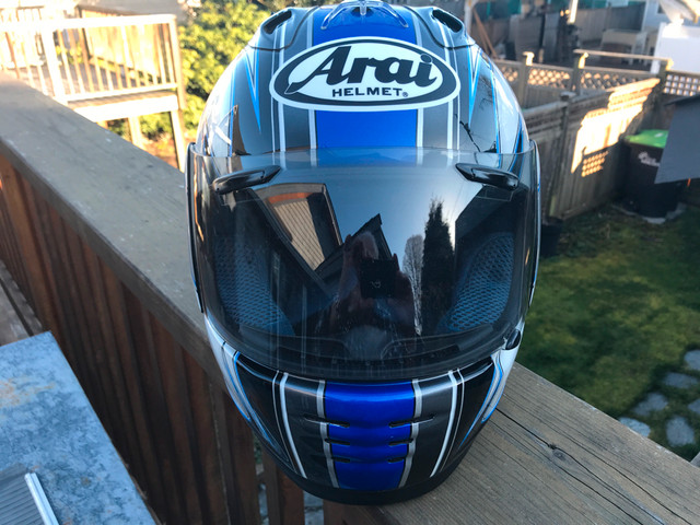 Arai Helmet- Size 59-60 in Motorcycle Parts & Accessories in Vancouver