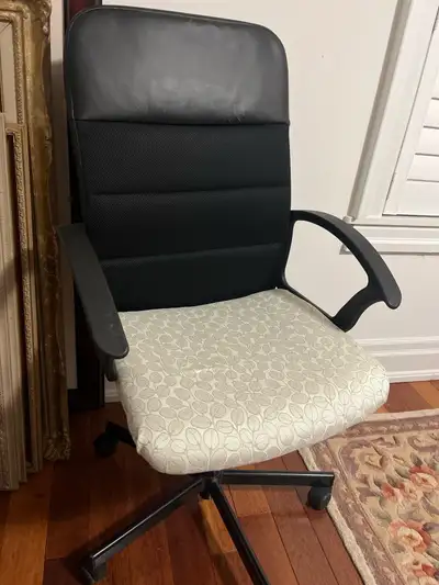 This is a used IKEA Markus office chair, ideal for home or office use offering ergonomic support and...