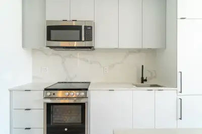 1 Bed + Study Condo w/ Huge Terrace  | $2,200 | King & Duffer