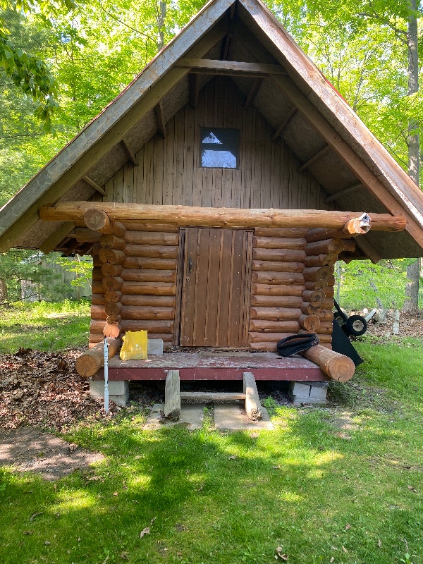 Log cabin bunkie Houses for Sale Hamilton Kijiji