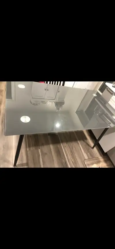 Table de cuisine en verre/ Glass kitchen table, View more