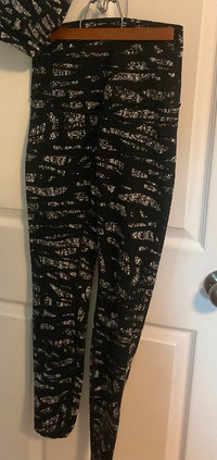 Lululemon leggings (size 6 women’s)