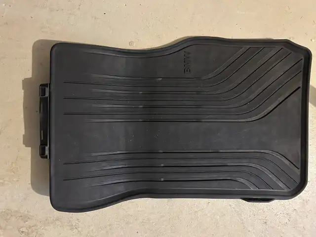 BMW 2013-2018. Car mats set  used A1 condition in Other Parts & Accessories in City of Toronto - Image 3