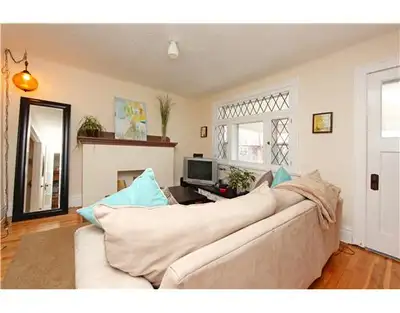 2 bedroom apartment for rent in Hintonburg.