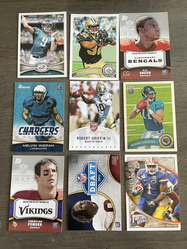 Large lot of rookie football cards in Arts & Collectibles in Hamilton - Image 2