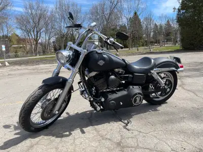 À VENDRE: magnifique moto américaine Harley-Davidson Dyna Street Bob (FXDBI) 2006 1450cc. Peinture n...
