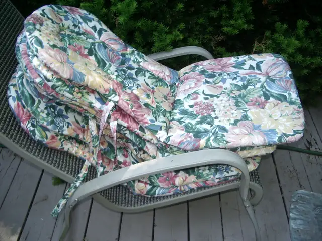 Patio Chair Cushions - 6 Available in Patio & Garden Furniture in Hamilton - Image 4